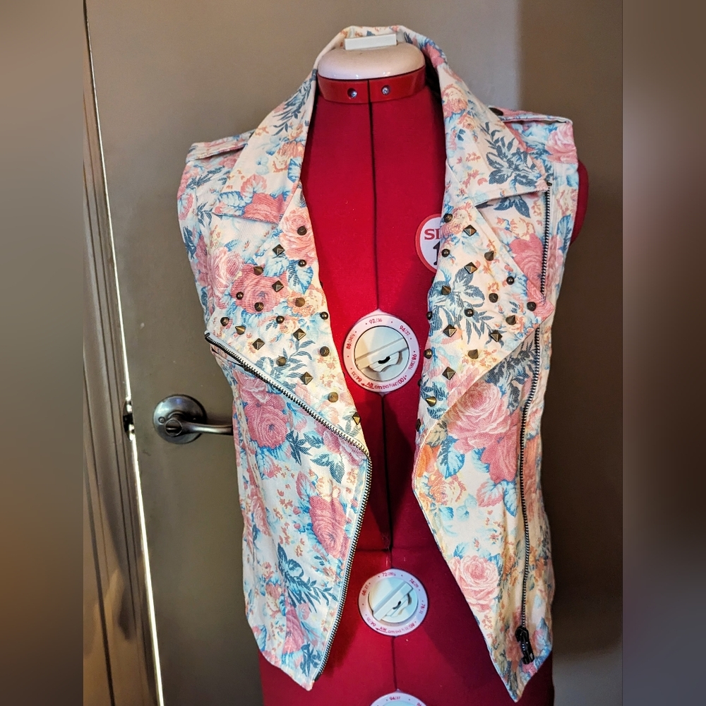 Floral Pastel  Denim Vest w/studs Size Small Really pretty & unusual